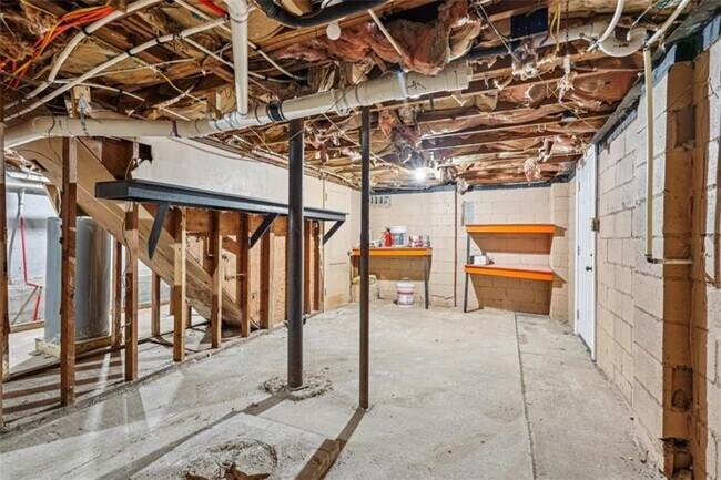 Building Photo - 172 Meador Way SE