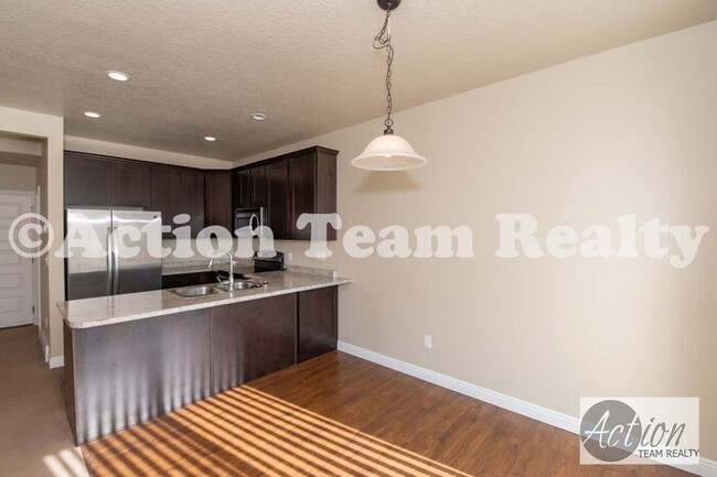 Building Photo - Townhome in Lehi