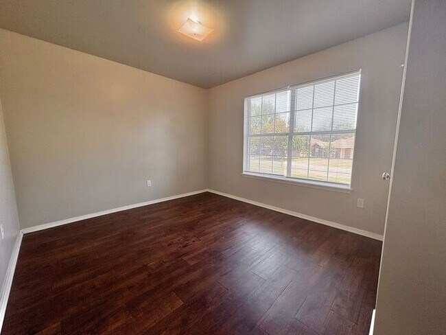 Building Photo - Available Now! Charming and Contemporary 3...