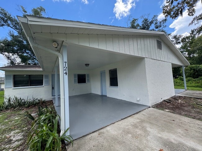 Building Photo - 724 W Alamo Dr