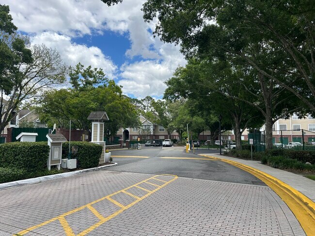 Building Photo - 13015 Plantation Park Cir