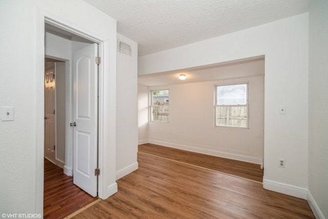 Building Photo - 2154 Henry St NE