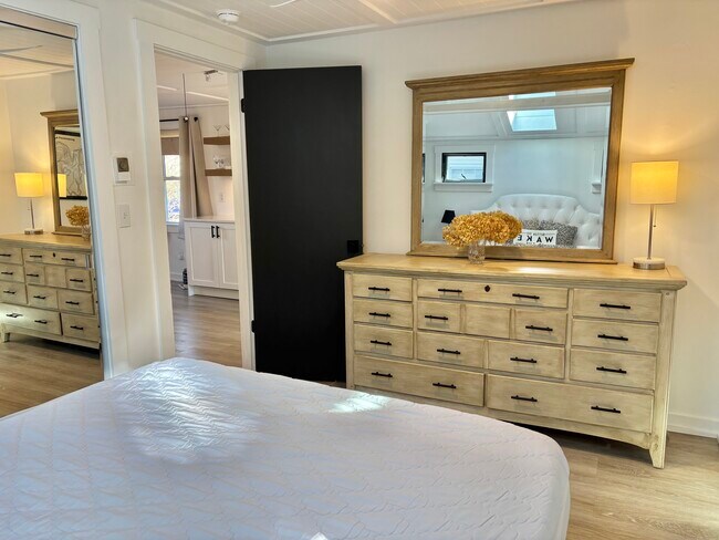 Building Photo - 11 Mohawk Trail