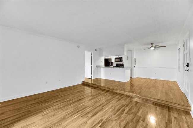 Building Photo - 5304 W Kennedy Blvd
