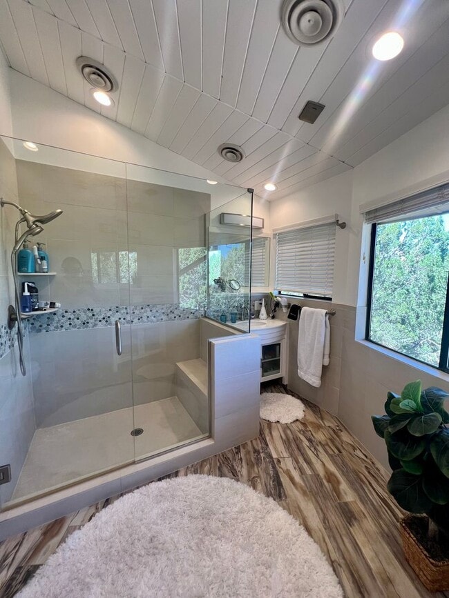 Building Photo - 335 Foothills S Dr