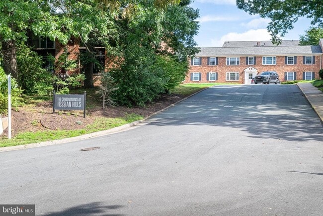 Building Photo - 2417 Barracks Pl