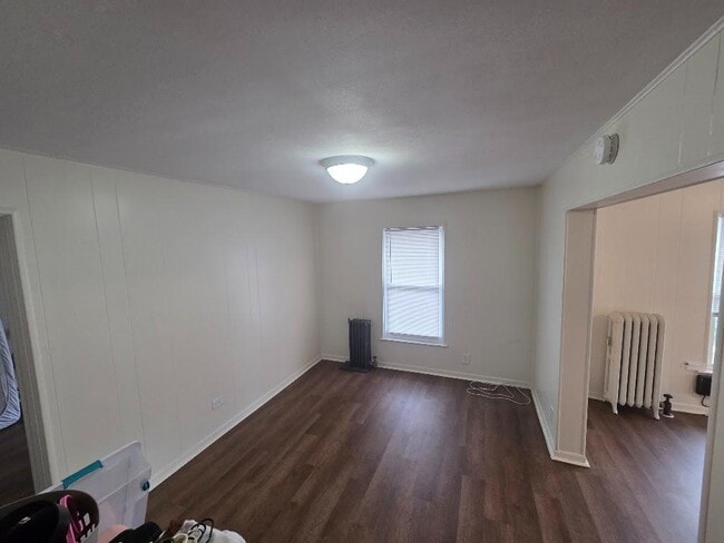 Building Photo - 372 S Midler Ave