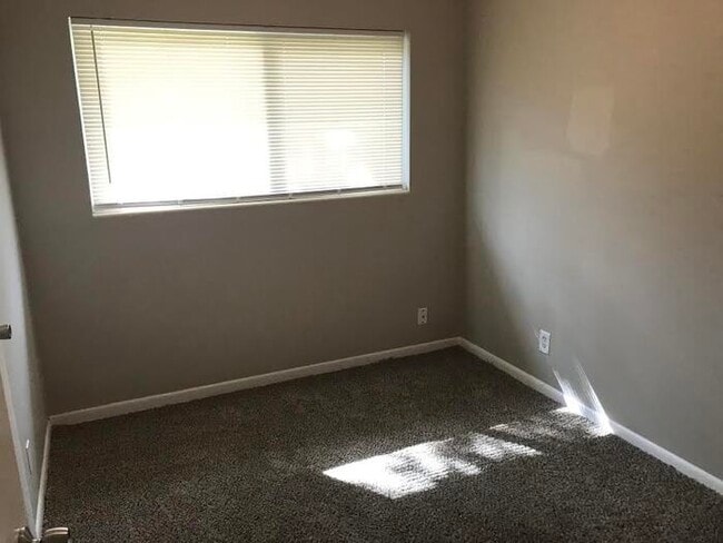 Building Photo - Spacious 4 Bedroom Home With Garage And Modern Updates