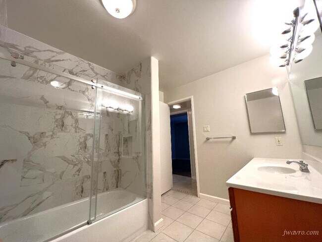 Building Photo - 1101 Continentals Way