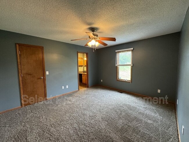 Building Photo - 627 Benderlock Way