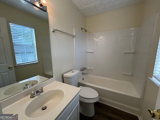 Building Photo - 4800 Streamside Dr