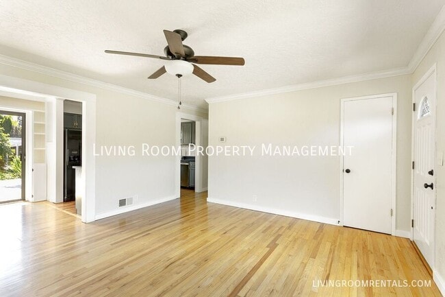 Building Photo - 725 Riverdale Dr