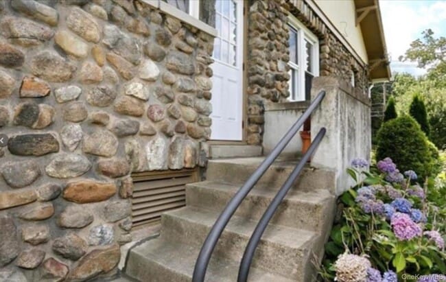 Building Photo - 298 S Middletown Rd