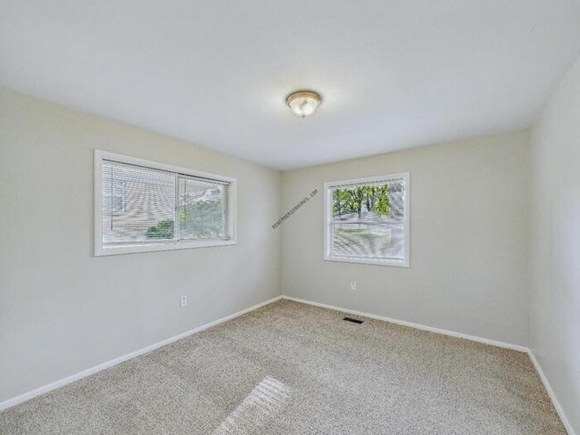 Building Photo - 202 S Claremont Ave