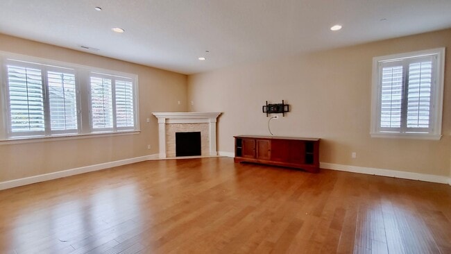 Building Photo - Beautiful Cedar Mills Home With An Easy Co...