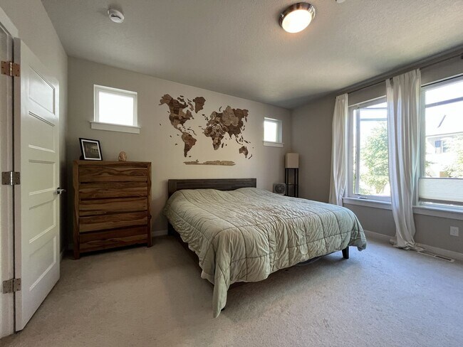 Building Photo - Spacious 2,511 Sq Ft Wilsonville Townhome with Vaulted Loft, Modern Kitchen & Attached Two-Car Ga...