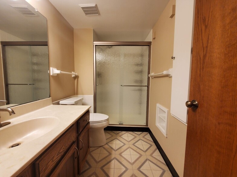 Building Photo - 2517 Cedar Hills Dr