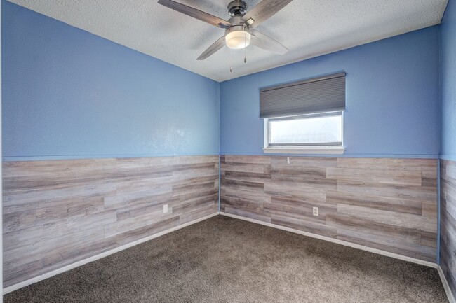 Building Photo - Charming 3 Bed 2 Bath  - Moore, OK