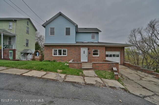 Building Photo - 189 Johnson St