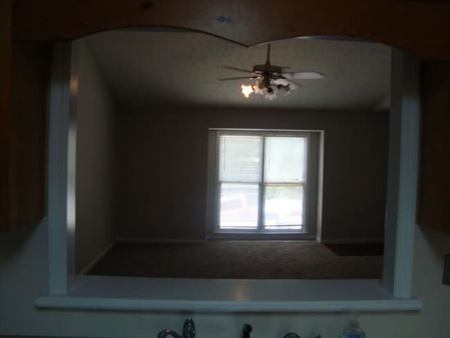 Building Photo - Three bedroom/2bathroom Condo available fo...