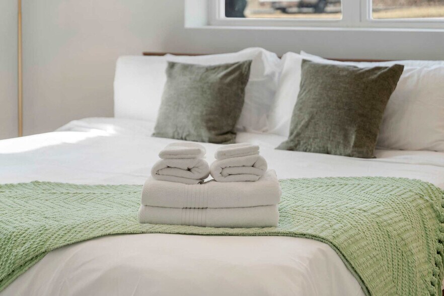 Building Photo - 1016 E Division St