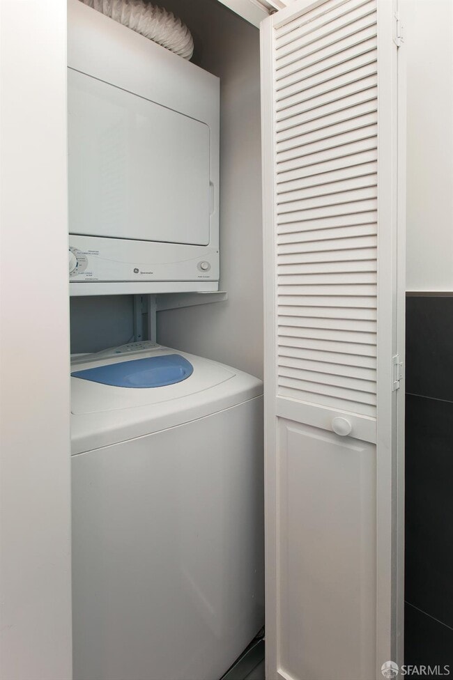 Building Photo - 1250 Jones St