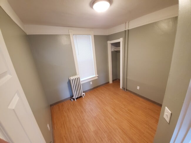 Building Photo - 419 N 1st Ave W