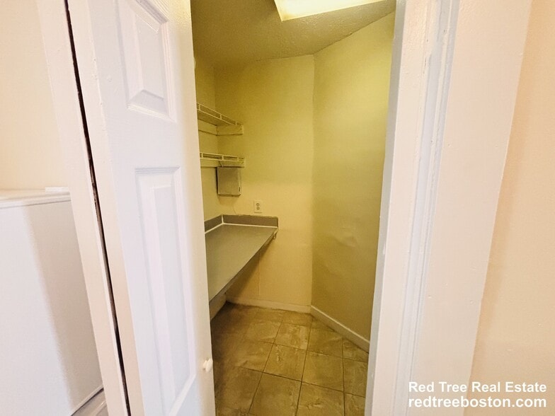 Building Photo - 524 Cambridge St