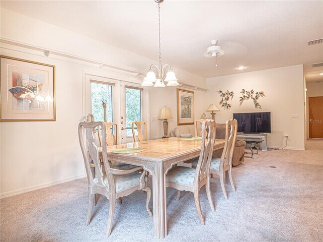 Building Photo - 920 E Lake Dr