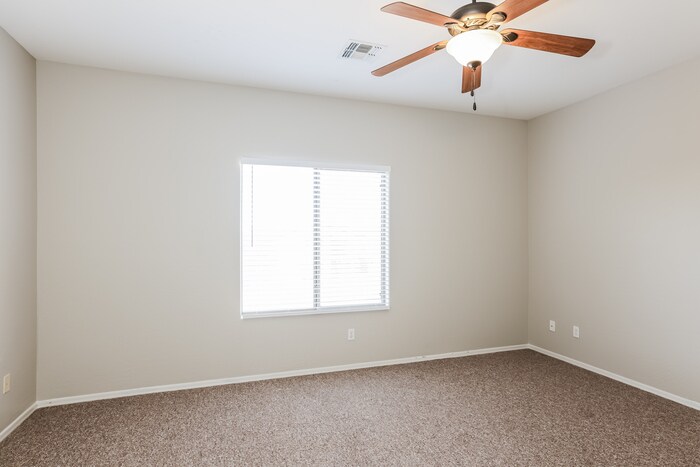Building Photo - 41202 N Parker Ln