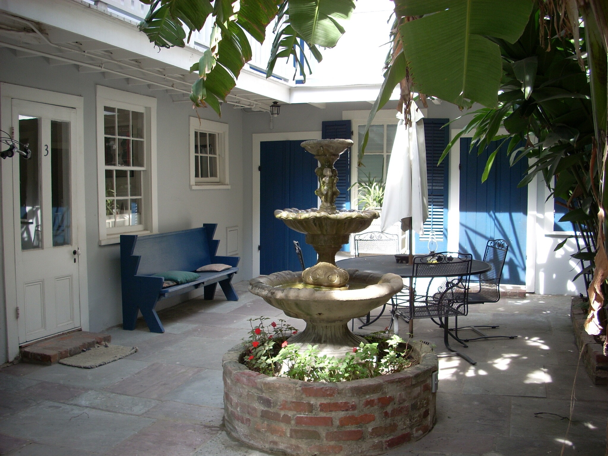 Building Photo - 727 Ursulines Ave