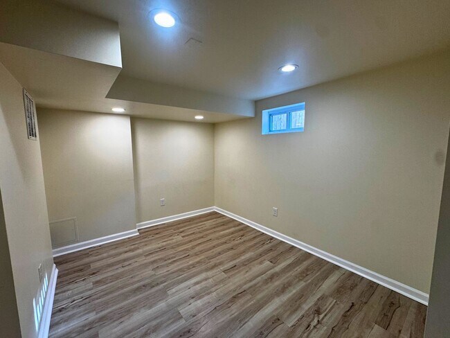 Building Photo - Beautiful and Spacious 4BD 2BA Single-Family Home in Arlington Heights