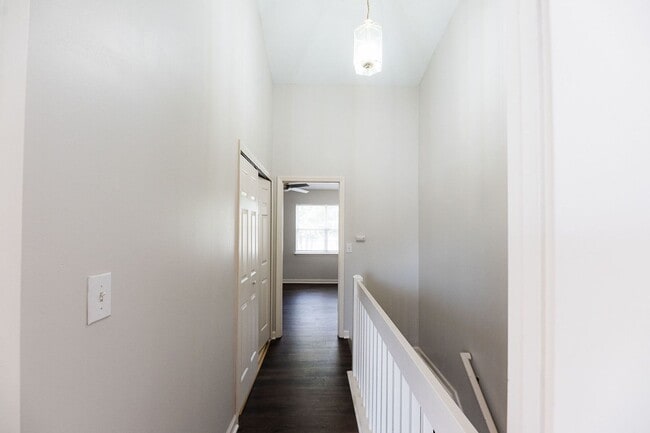 Building Photo - Amazing updated 2 bedroom 2.5 bathroom townhouse in NW Greensboro Keswick Place. Lawn care included.