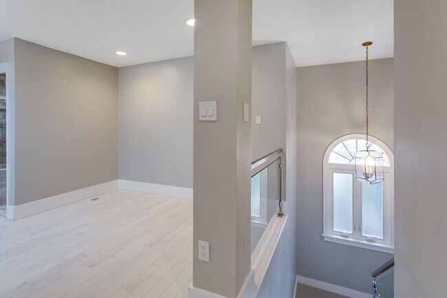 Building Photo - 4611 Charleston Terrace NW