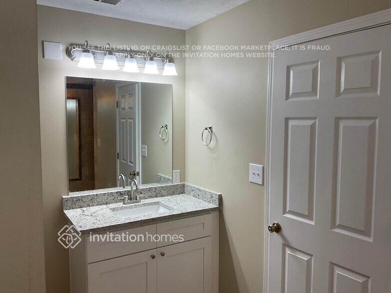 Building Photo - 1361 Willowbrook Dr SW