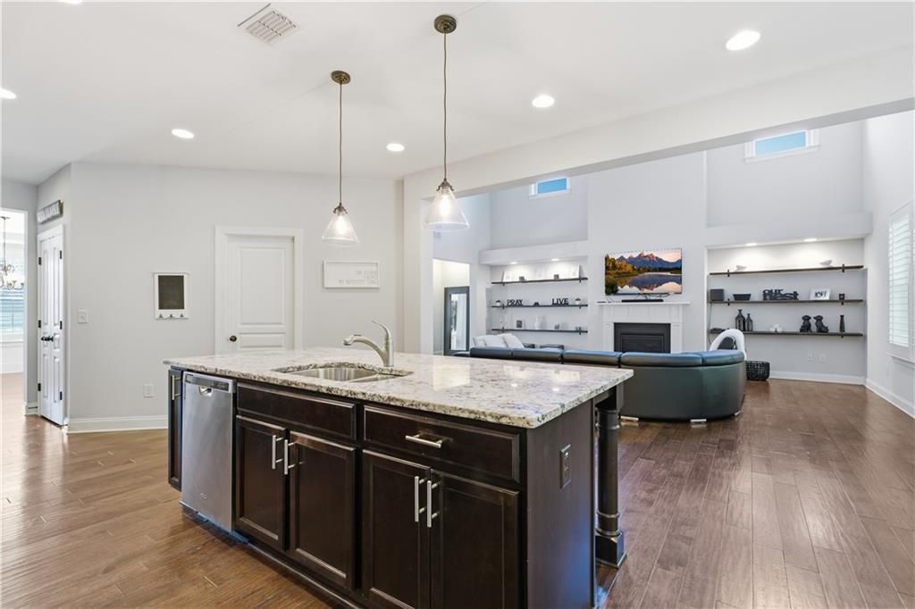 Building Photo - 2530 Maple Ridge Ln