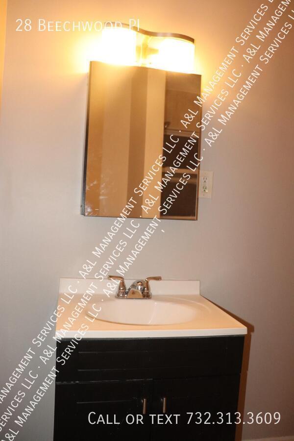 Building Photo - 28 Beechwood Pl