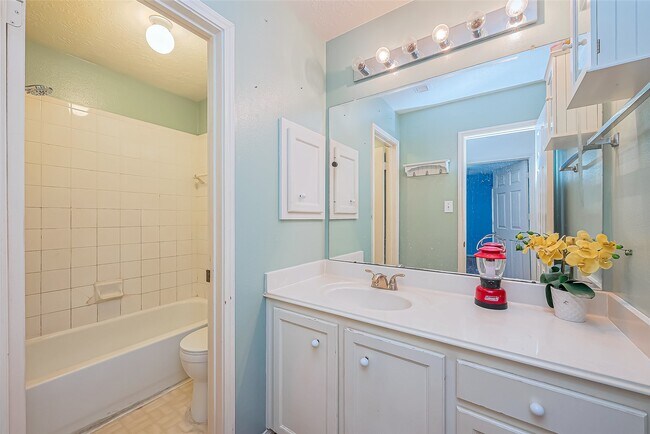 Building Photo - 10323 Emerald Pine Dr