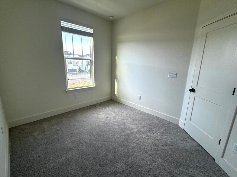 Building Photo - 15250 Groveside Rd