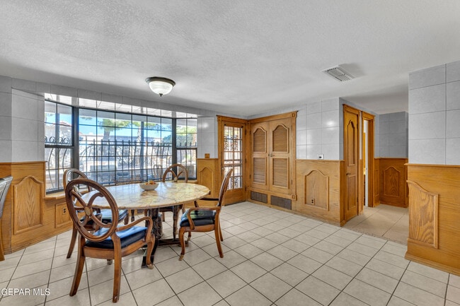 Building Photo - 2153 Trawood Dr