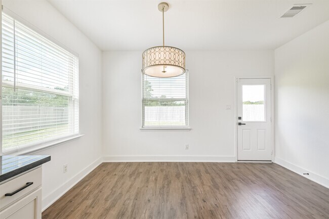 Building Photo - 15203 Lake Powell Dr