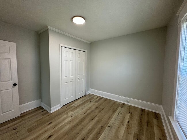 Building Photo - 3bed/1bath House $1395!