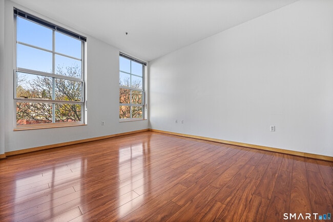 Building Photo - 10 Ann St