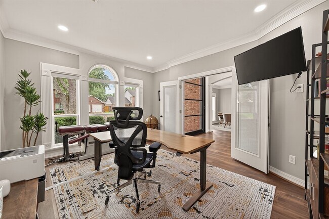 Building Photo - 1403 Hillside Forest Dr