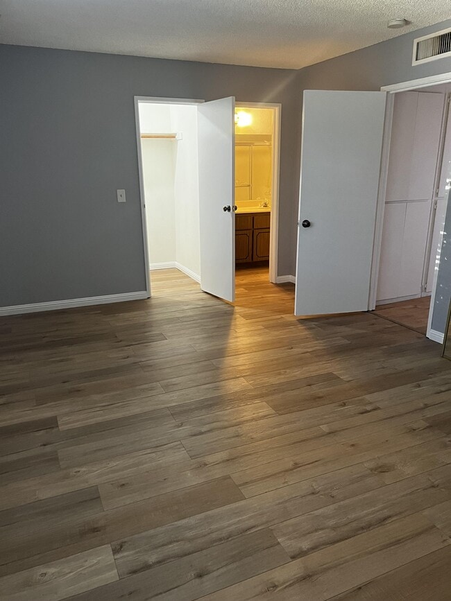 Building Photo - 301 Brookside Ln