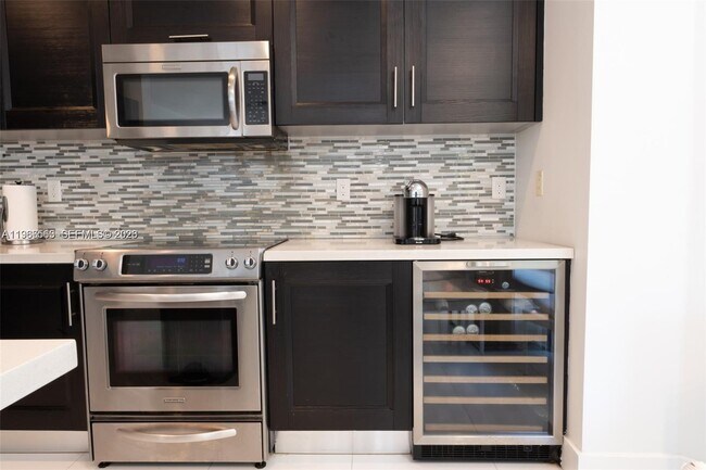 Building Photo - 10560 NW 69th Terrace