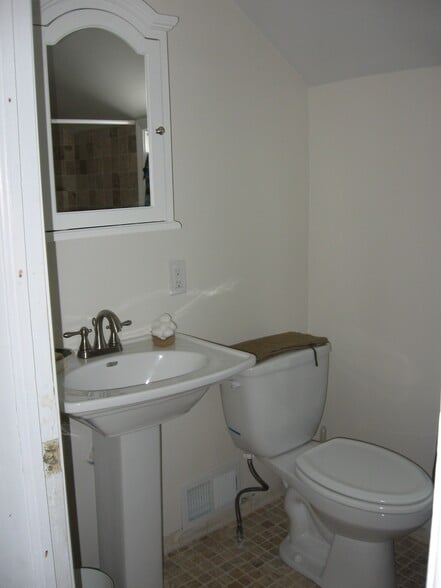 Building Photo - 131 Shelbourne Rd