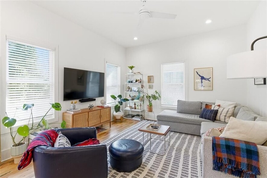 Building Photo - 1030 Kirkwood Ave SE