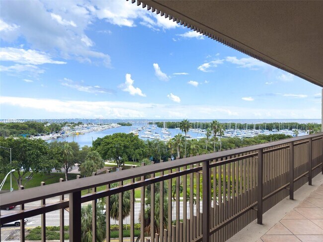 Building Photo - 2901 S Bayshore Dr