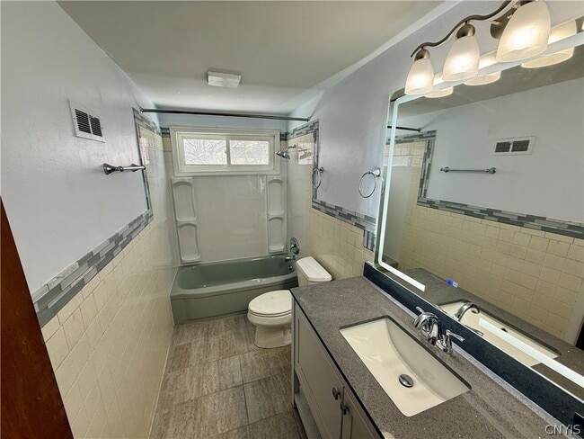 Building Photo - 2 Ilex Ln